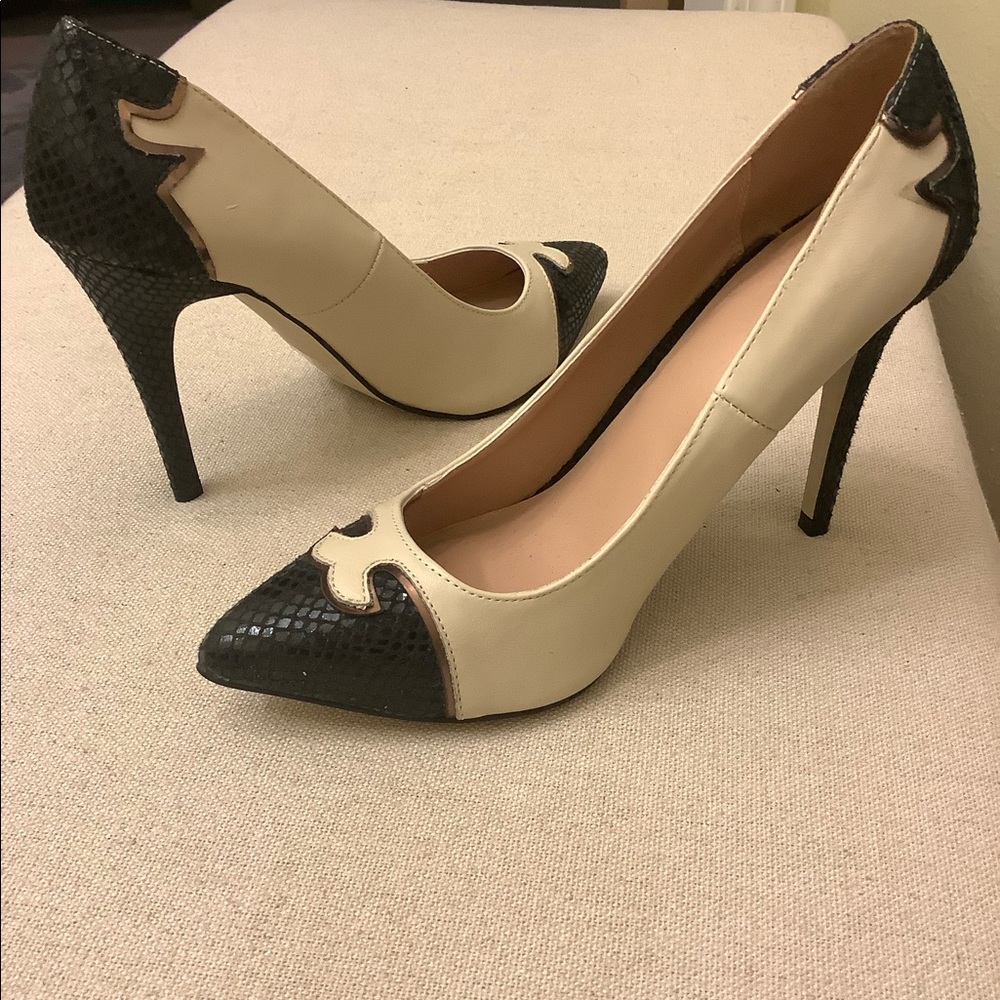 Spectator Pumps